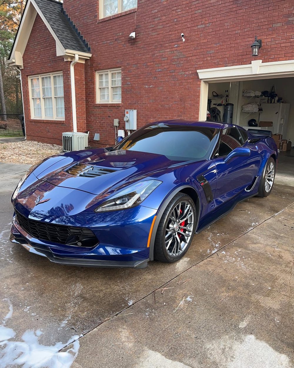 Glossy clean blue Corvette after mobile detailing in Atlanta, GA